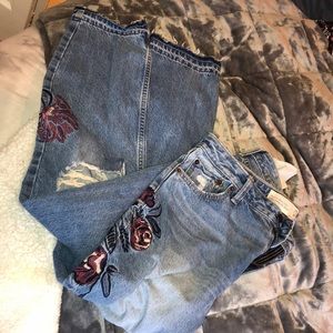 ‼️NEW Abercrombie embroidered boyfriend jeans 8